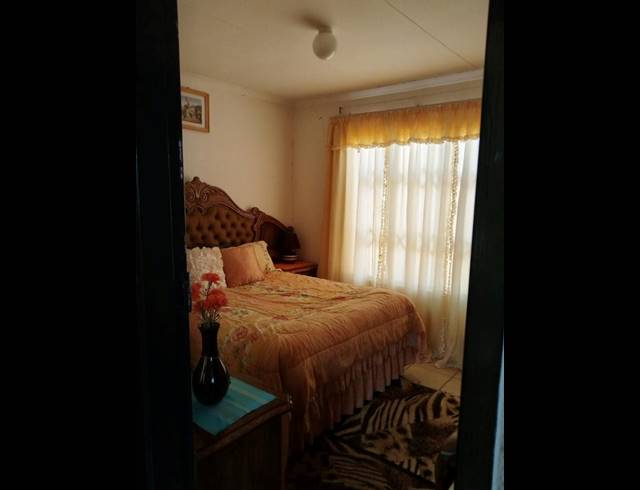 2 BEDROOM HOUSE FOR SALE IN PROTEA GLEN